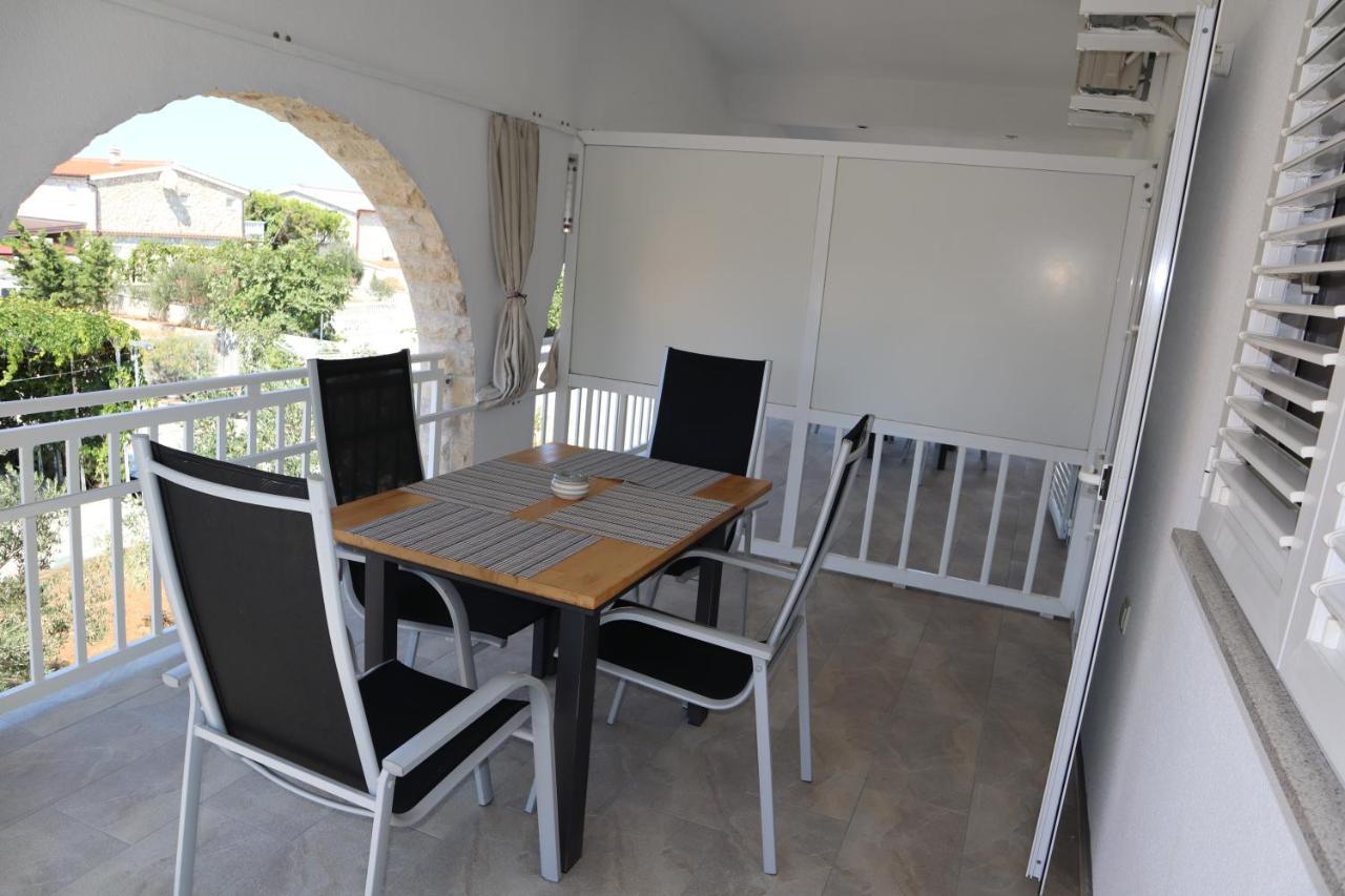 Apartmani Sanja Vir Exteriör bild
